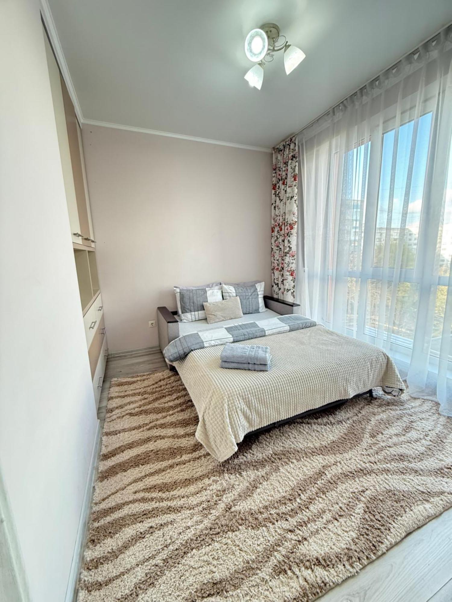 Cozy Two Bedroom Large Apartment Κισινάου Εξωτερικό φωτογραφία